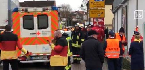 Germania, auto su folla a parata di Carnevale: numerosi feriti